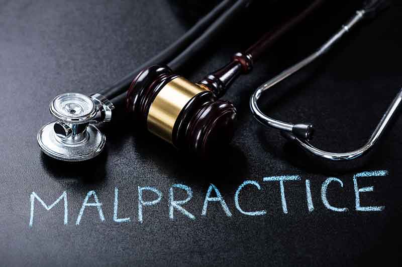 stethoscope & judge gavel, medical malpractice graphic
